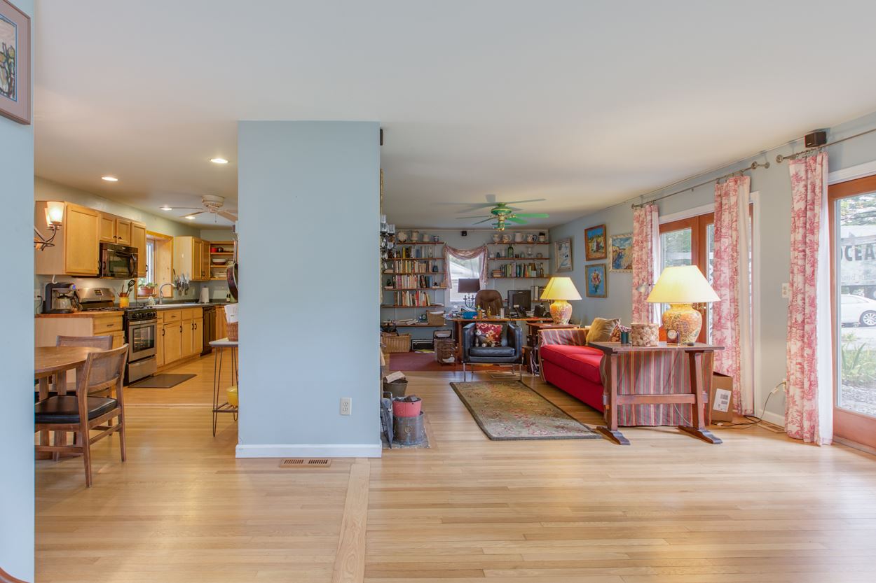 121 Rockingham Road Londonderry, NH 03053 - Photo 22 of 38