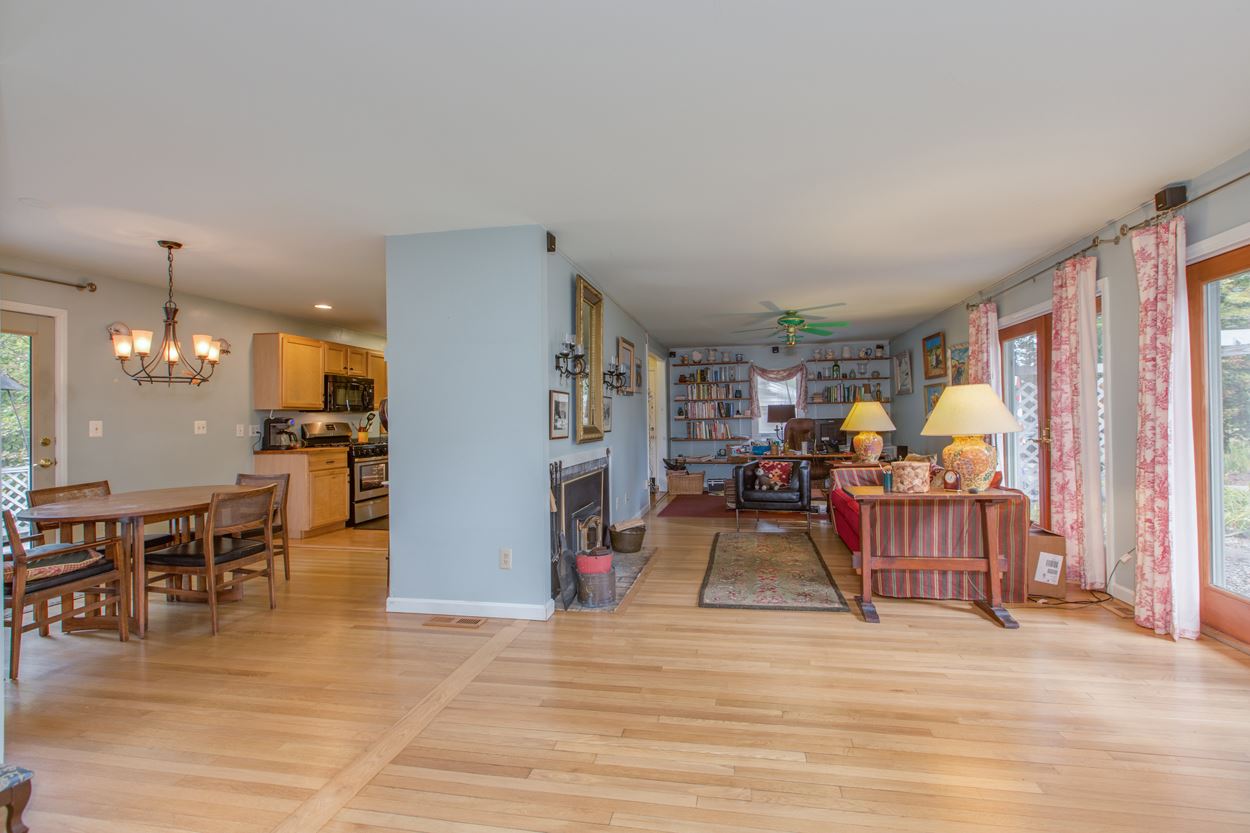 121 Rockingham Road Londonderry, NH 03053 - Photo 23 of 38