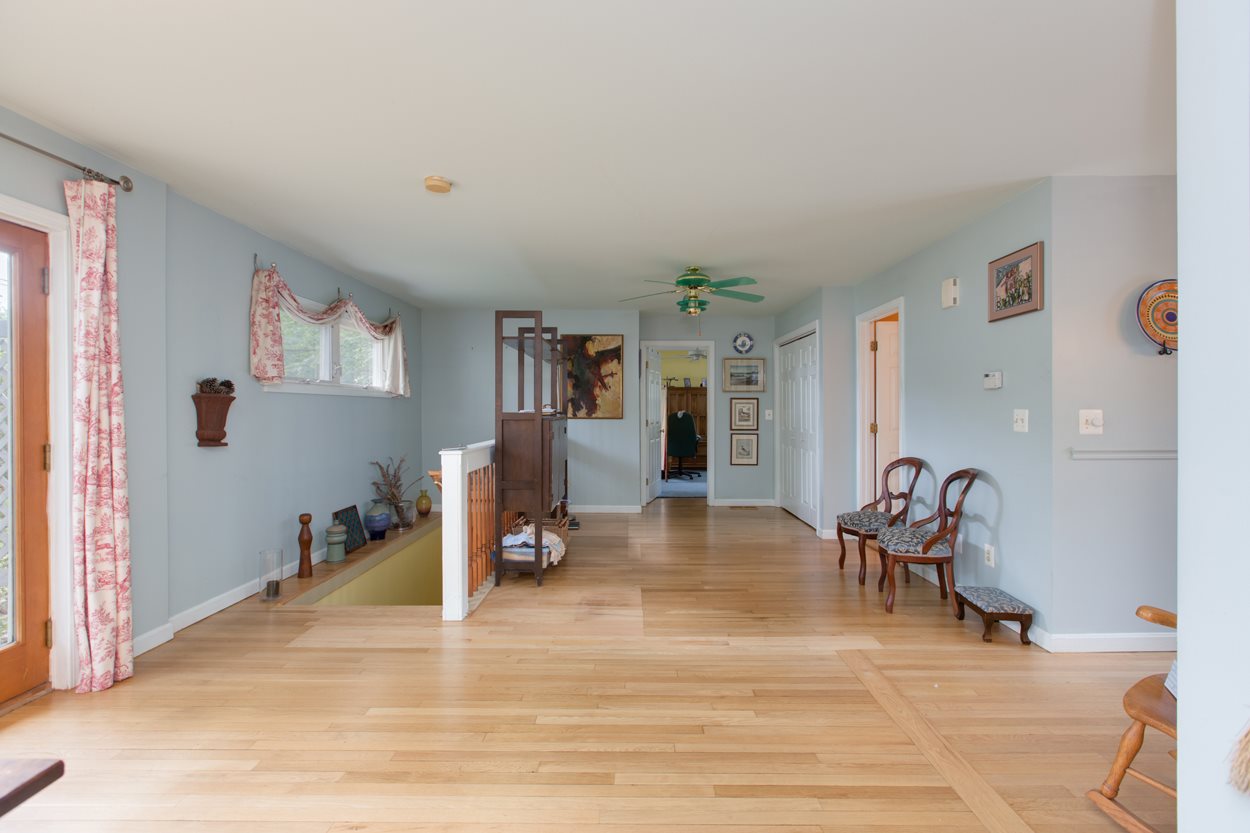 121 Rockingham Road Londonderry, NH 03053 - Photo 25 of 38