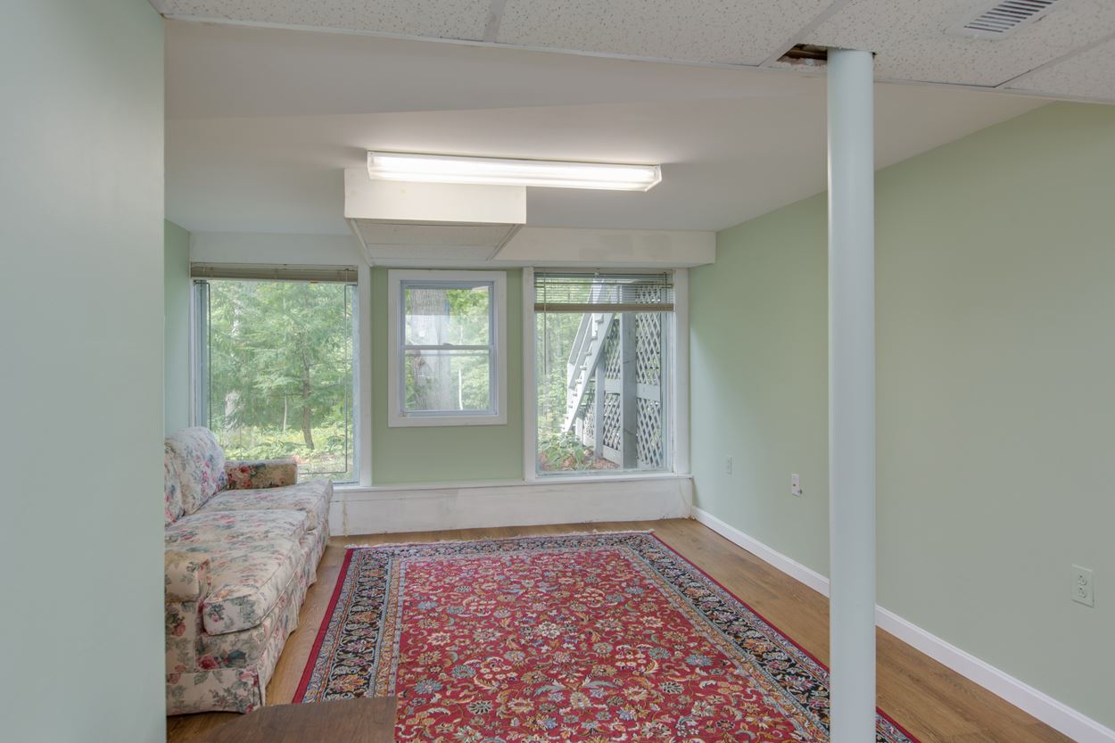 121 Rockingham Road Londonderry, NH 03053 - Photo 26 of 38