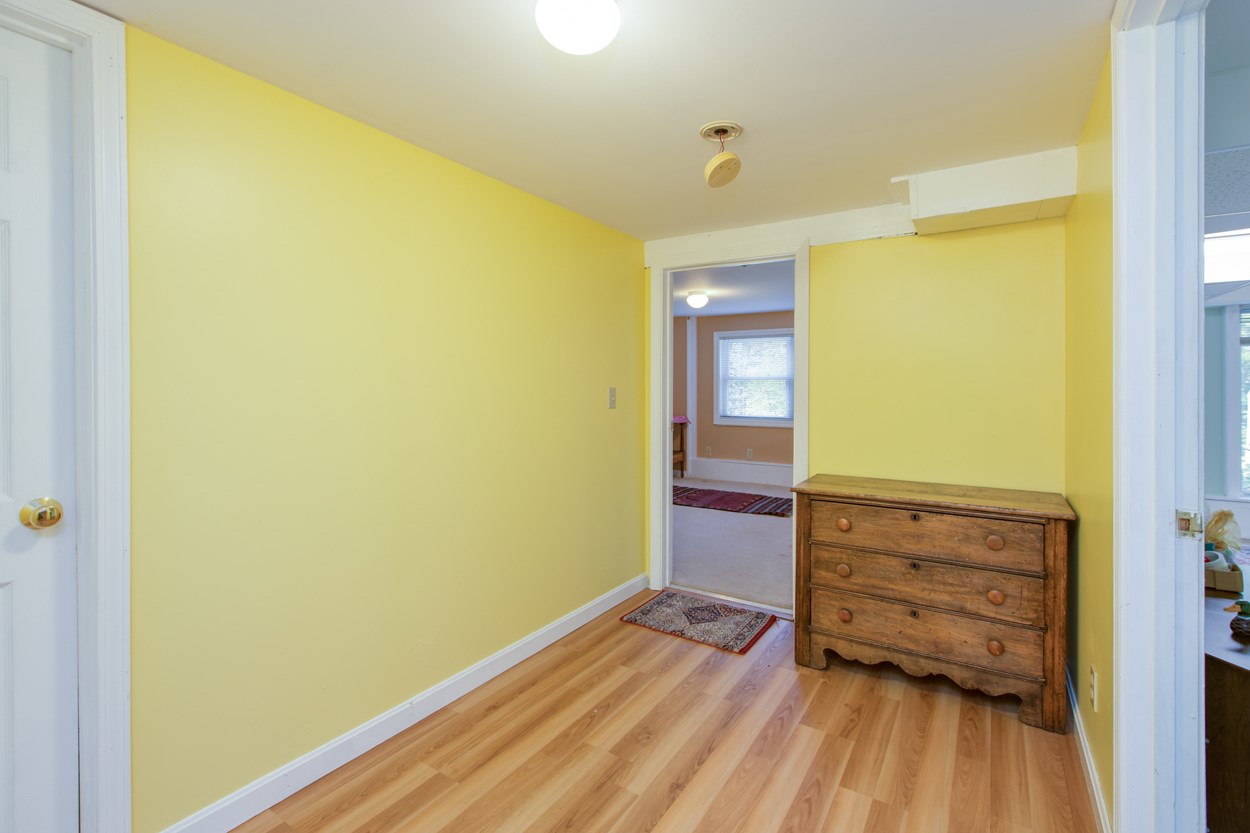 121 Rockingham Road Londonderry, NH 03053 - Photo 30 of 38