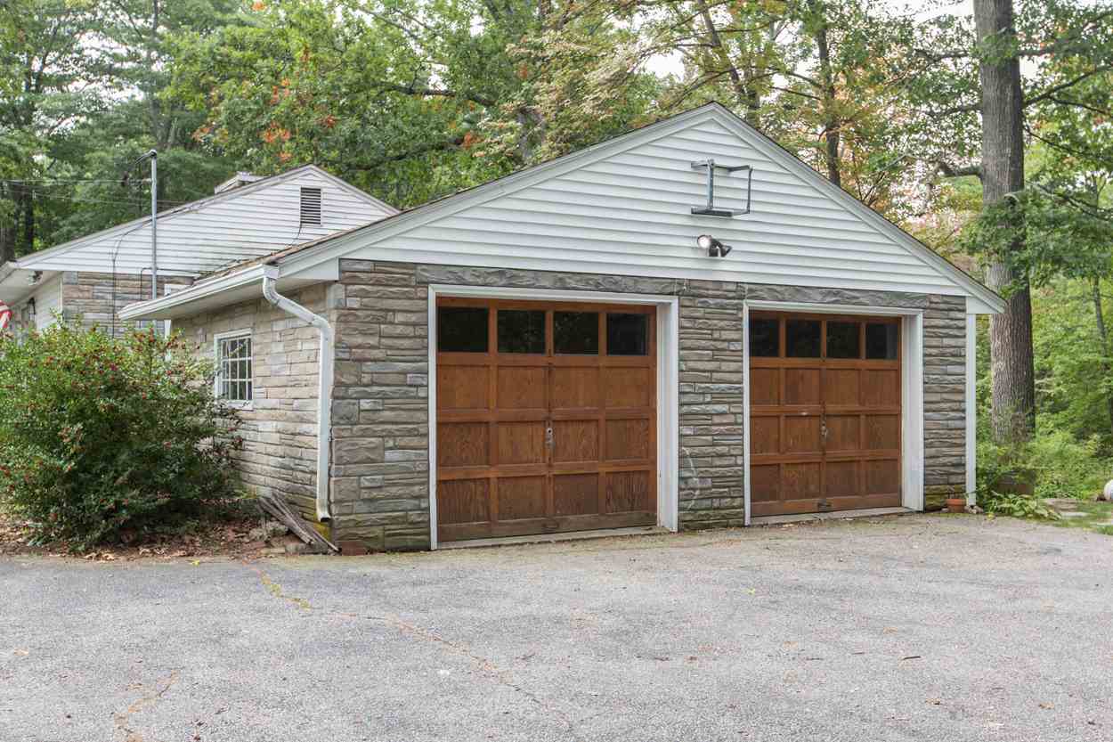 121 Rockingham Road Londonderry, NH 03053 - Photo 4 of 38
