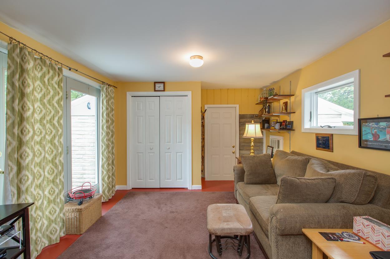 121 Rockingham Road Londonderry, NH 03053 - Photo 5 of 38