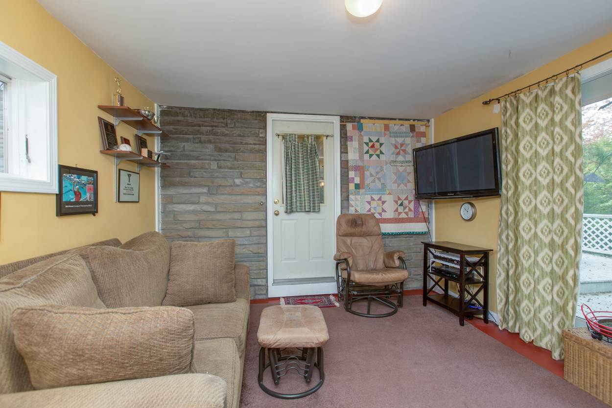 121 Rockingham Road Londonderry, NH 03053 - Photo 6 of 38