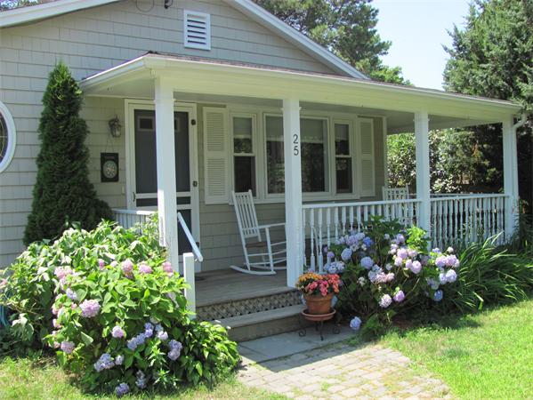 25 Arlington Road Wareham, MA 02571 - Photo 1 of 17 a house view with a garden space