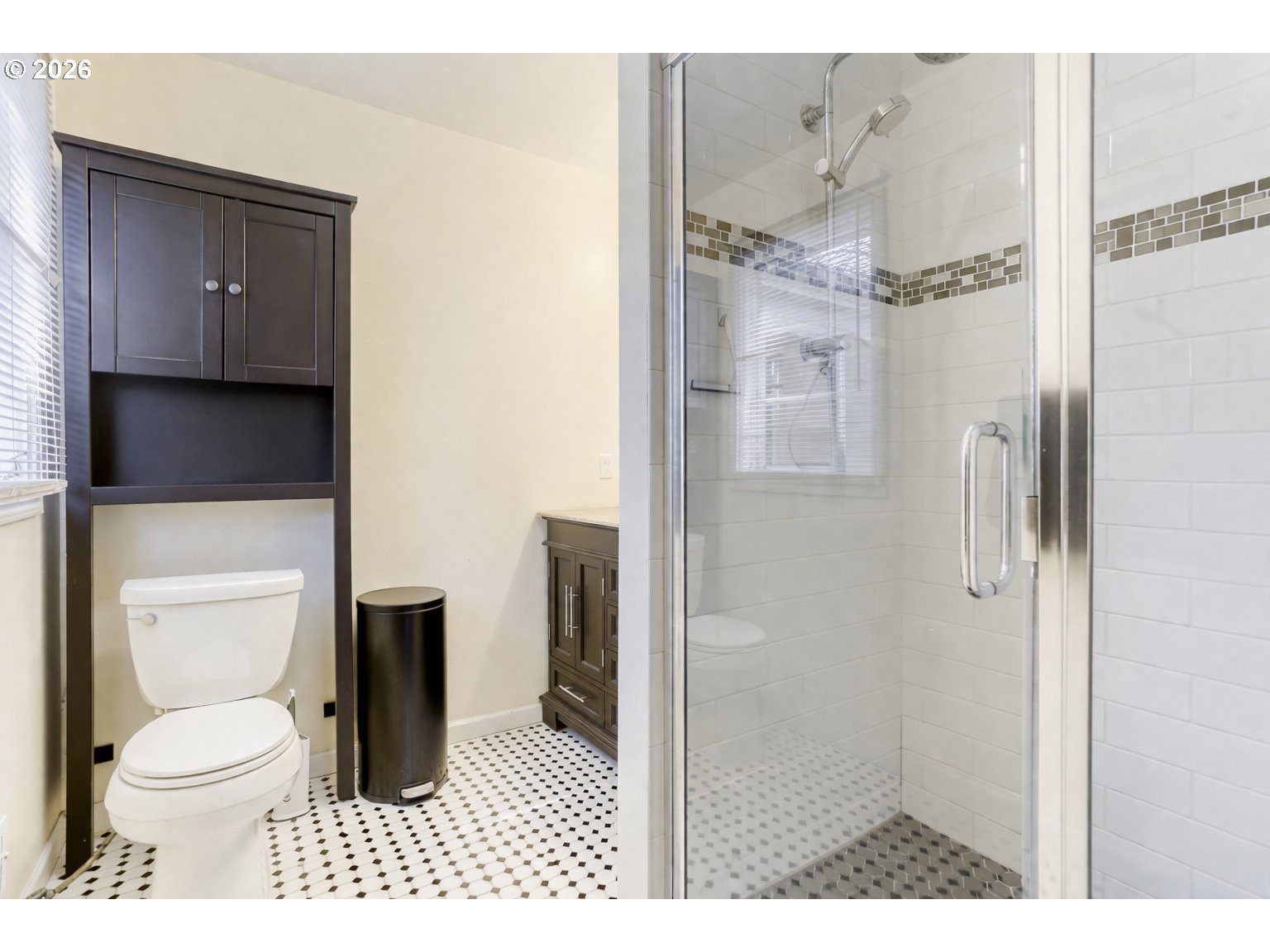 5008 Southwest Taylors Ferry Road Portland, OR 97219 - Photo 16 of 31 Bathroom, Attached