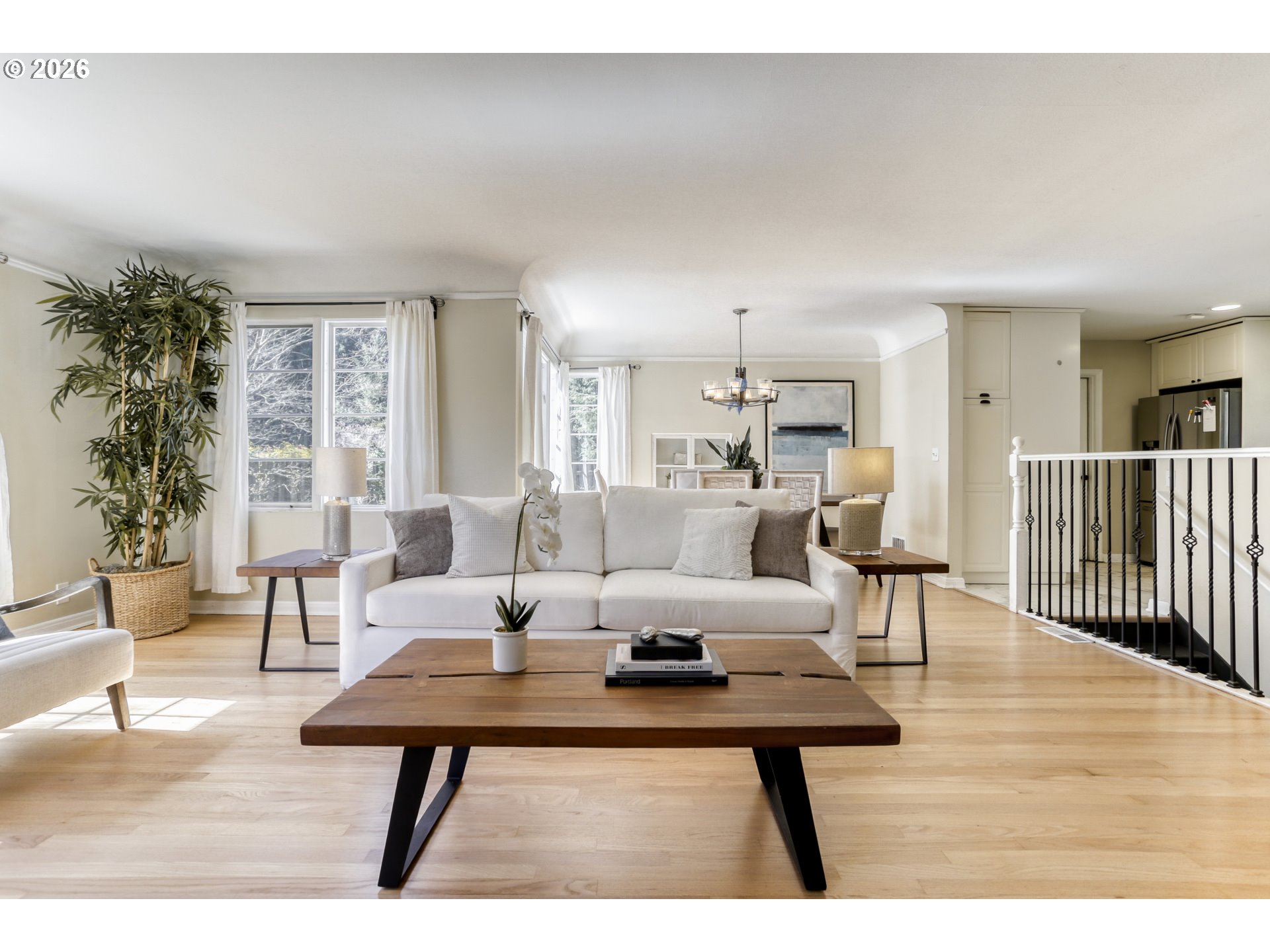 5008 Southwest Taylors Ferry Road Portland, OR 97219 - Photo 7 of 31 Living Room