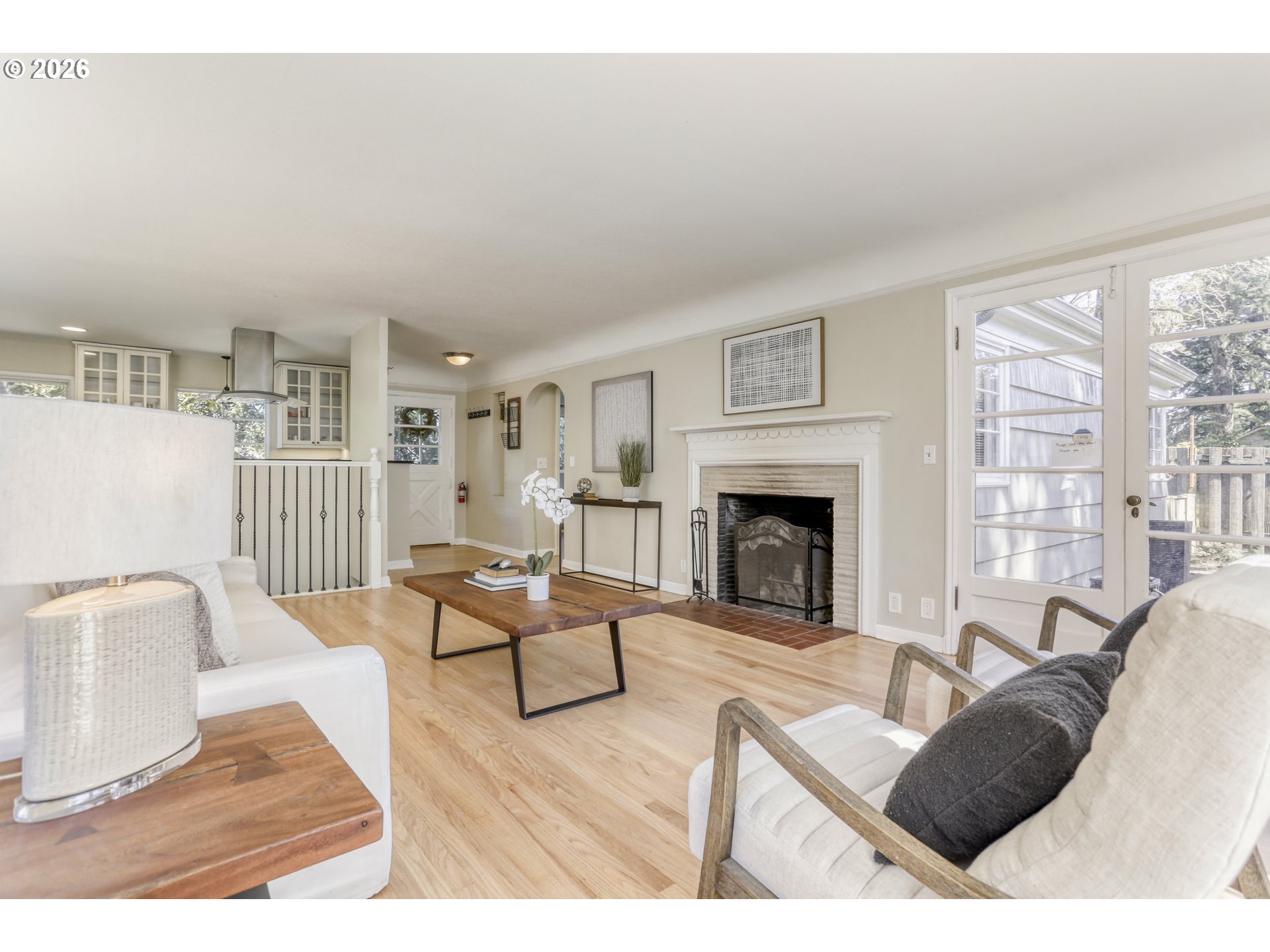 5008 Southwest Taylors Ferry Road Portland, OR 97219 - Photo 8 of 31 Living Room
