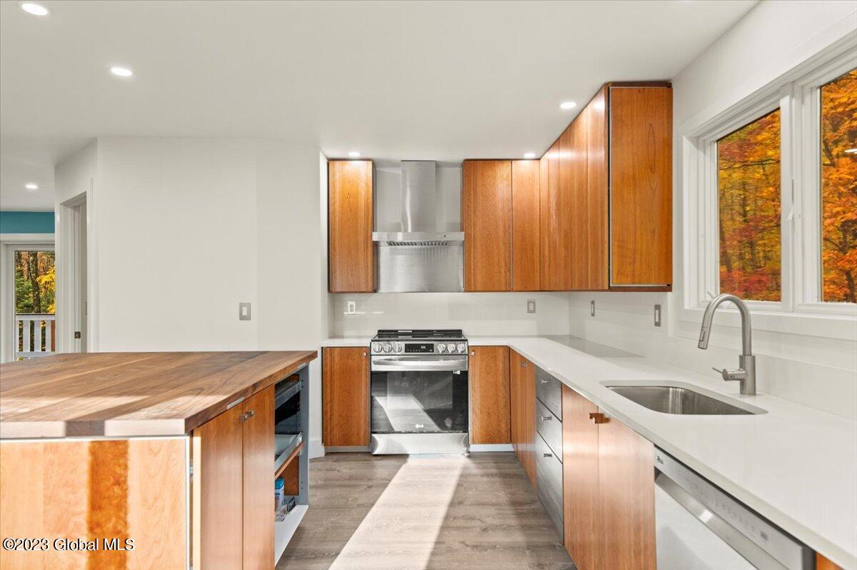 653 Strakos Road Wilton, NY 12833 - Photo 2 of 34 08-FJD_5385