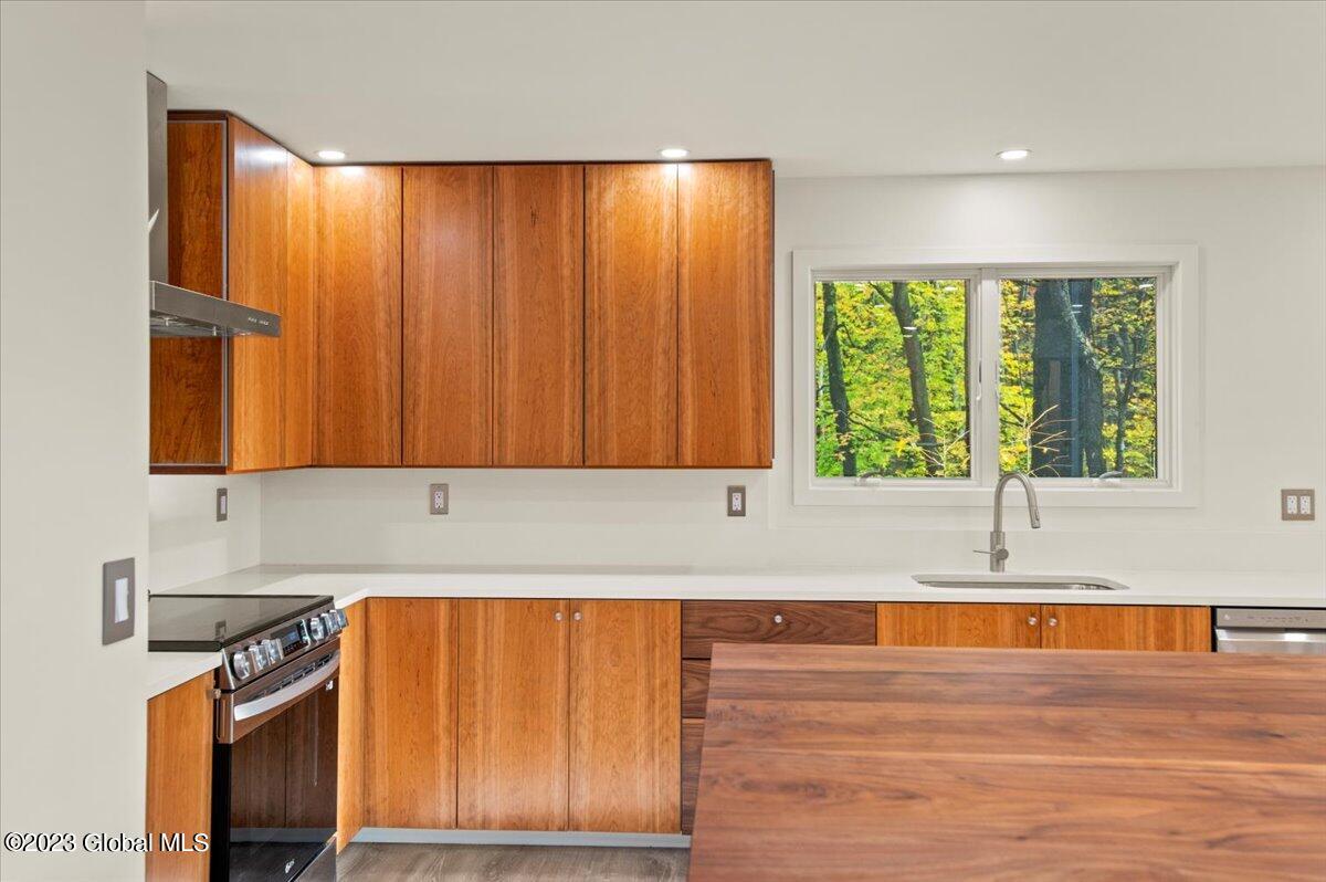 653 Strakos Road Wilton, NY 12833 - Photo 6 of 34 11-FJD_5393