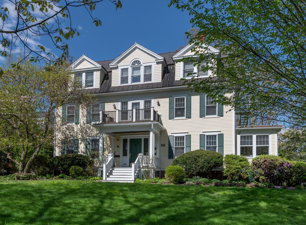 88 Round Hill Road, Unit 1 Northampton, MA 01060 - Photo 1 of 29 Gallery Image 1