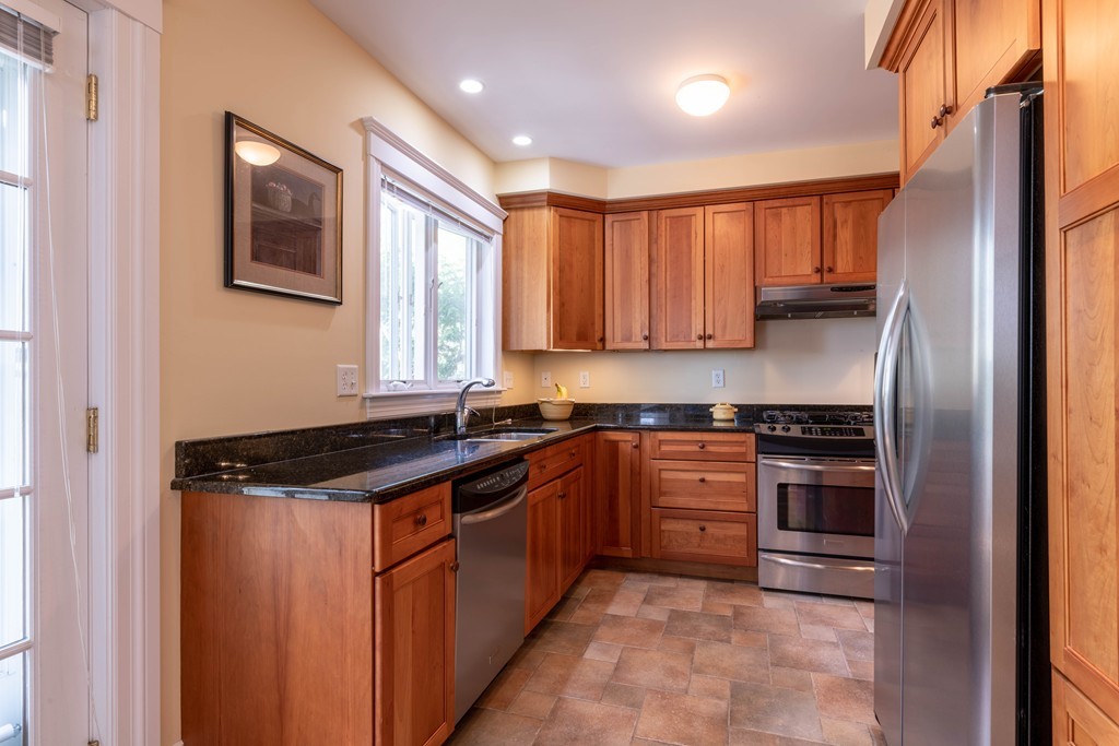 88 Round Hill Road, Unit 1 Northampton, MA 01060 - Photo 15 of 29 Gallery Image 15