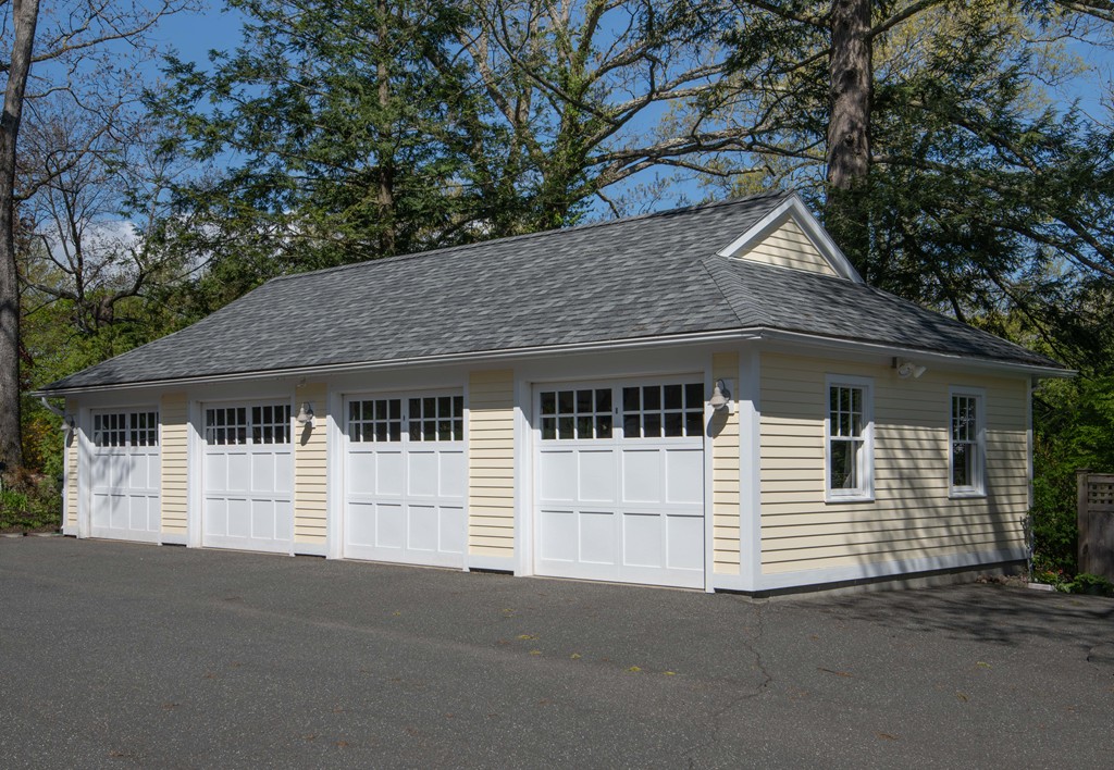 88 Round Hill Road, Unit 1 Northampton, MA 01060 - Photo 2 of 29 Gallery Image 2