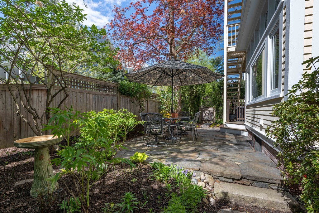 88 Round Hill Road, Unit 1 Northampton, MA 01060 - Photo 5 of 29 Gallery Image 5