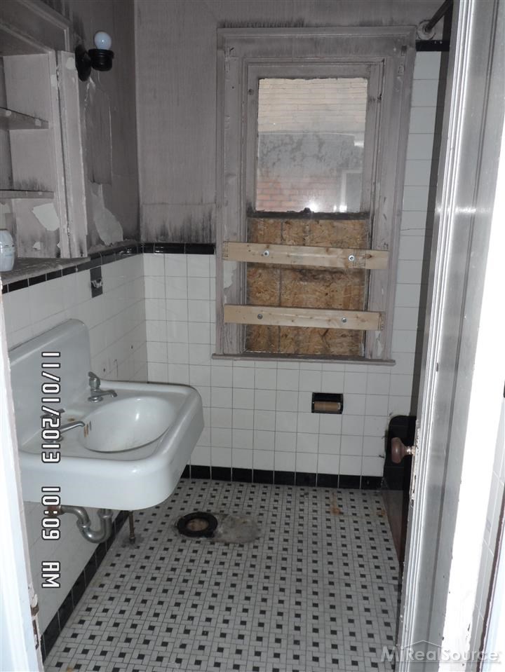 3565 Nottingham Road Detroit, MI 48224 - Photo 18 of 21 31172486-17.JPG