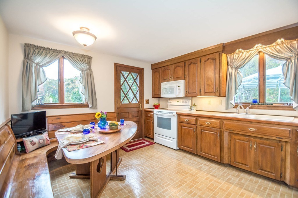 62 Lincoln Road Tewksbury, MA 01876 - Photo 9 of 30 Gallery Image 9