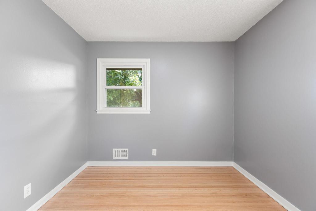 6602 36th Avenue North Crystal, MN 55427 - Photo 11 of 33