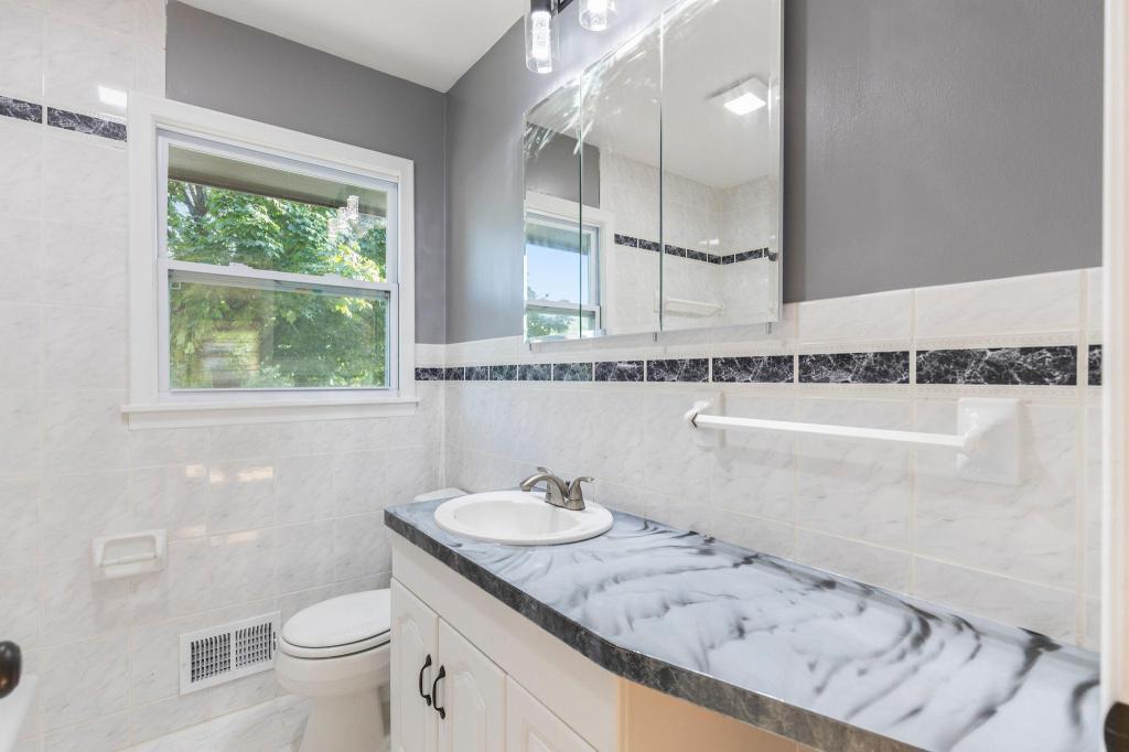 6602 36th Avenue North Crystal, MN 55427 - Photo 14 of 33