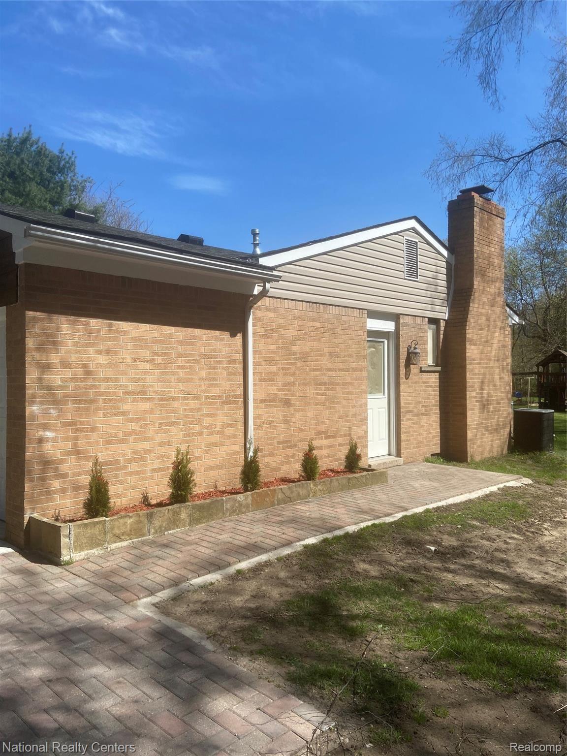 49301 Wear Road Belleville, MI 48111 - Photo 5 of 20 IMG-1766.jpg