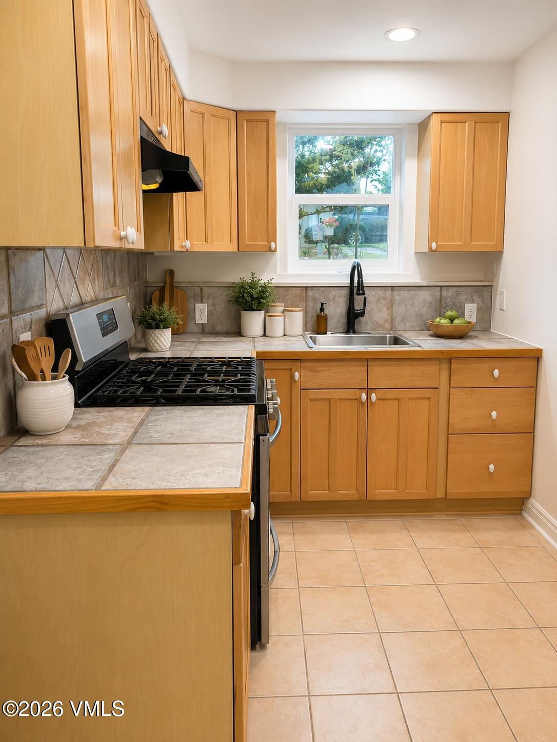 8 Snow Goose Eagle, CO 81631 - Photo 25 of 40 lockoff kitchen