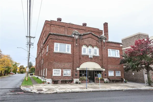$995 | 400 Main Street, Unit B9, East Rochester, NY 14445