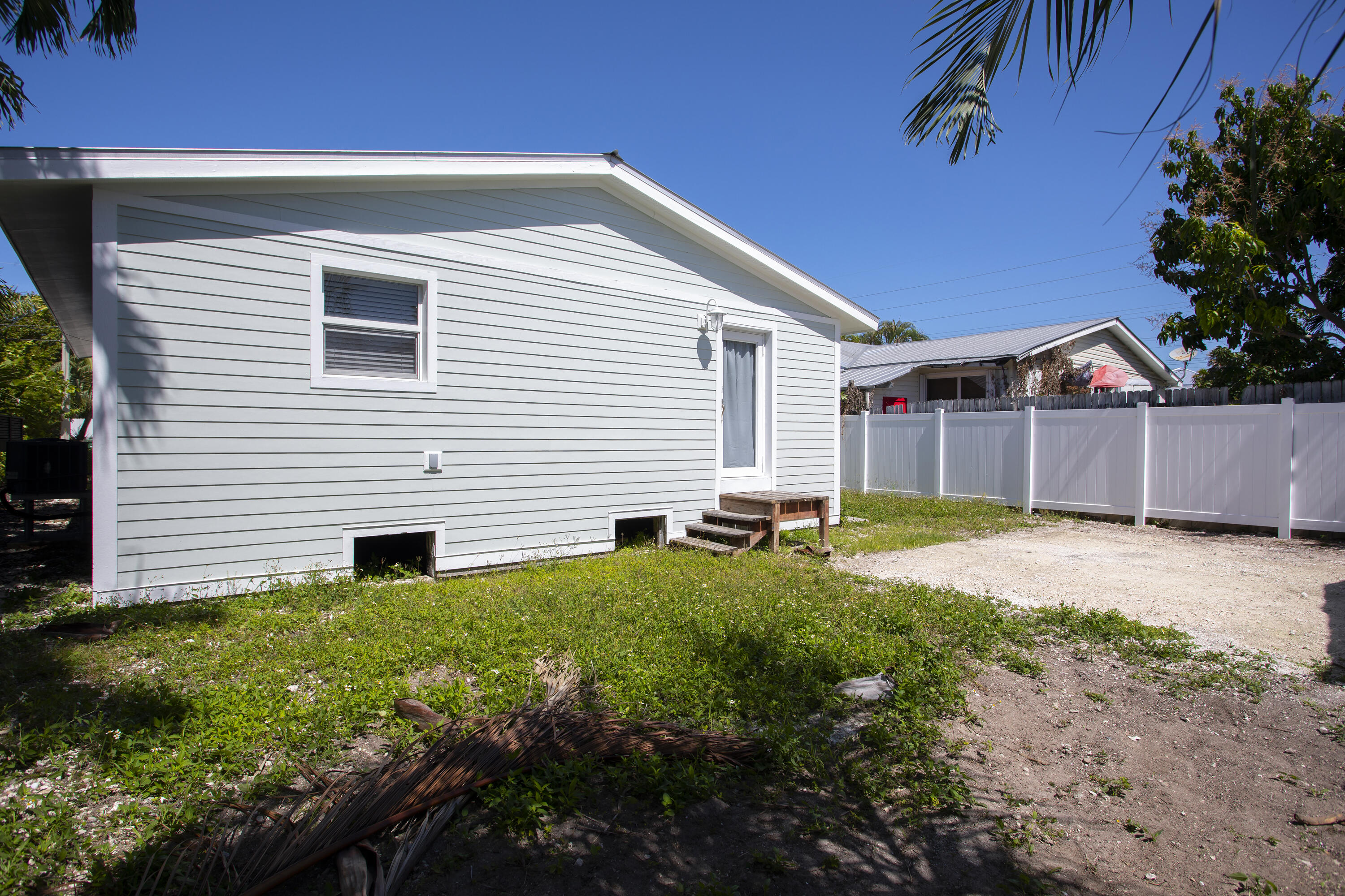 1522 Washington Street Key West, FL 33040 - Photo 19 of 21 a view of a backyard with plants and large trees