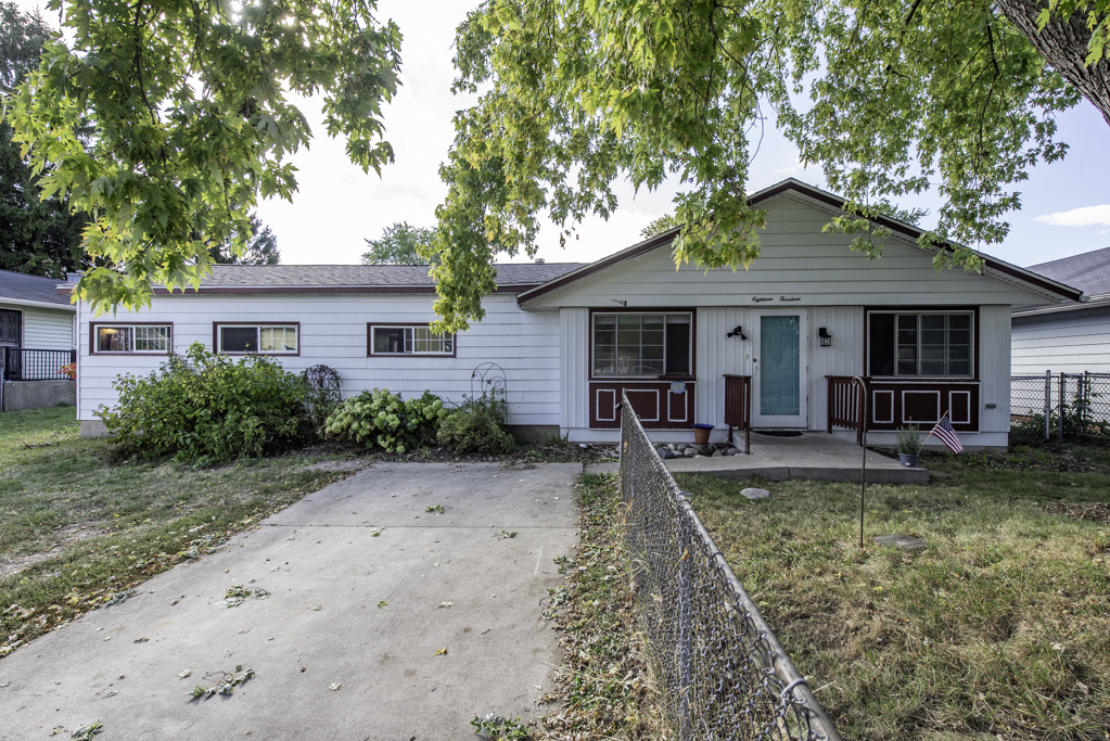 a view of a yard in front of house