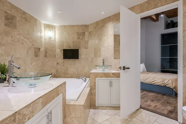 $1,475,000 | 411 South Sangamon Street, Unit 8BC, Chicago, IL 60607