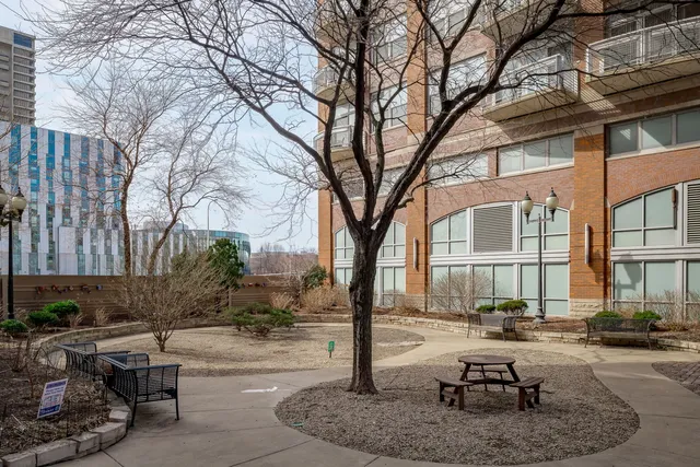 $1,475,000 | 411 South Sangamon Street, Unit 8BC, Chicago, IL 60607