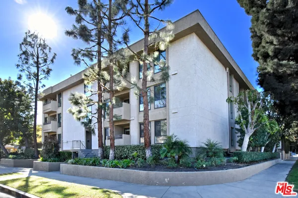 $3,995 | 11640 Woodbridge Street, Unit 106, Studio City, CA 91604