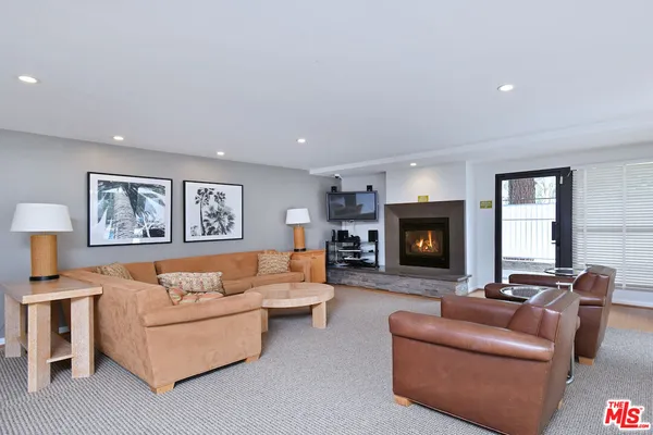 $3,995 | 11640 Woodbridge Street, Unit 106, Studio City, CA 91604