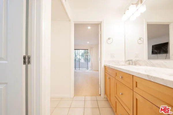 $3,995 | 11640 Woodbridge Street, Unit 106, Studio City, CA 91604