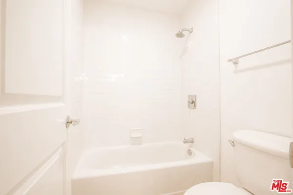 $3,995 | 11640 Woodbridge Street, Unit 106, Studio City, CA 91604