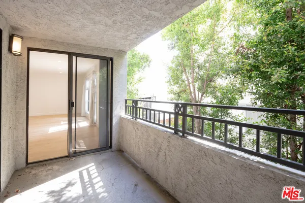 $3,995 | 11640 Woodbridge Street, Unit 106, Studio City, CA 91604