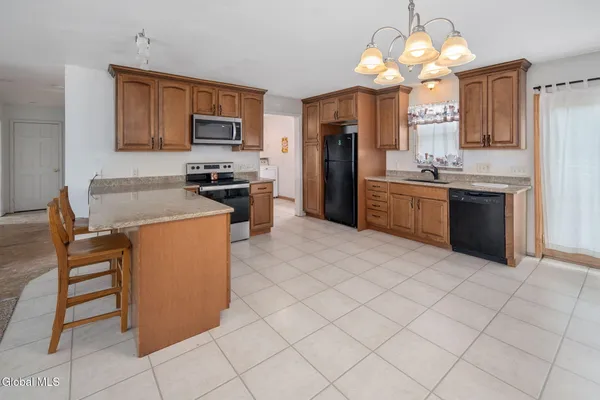 $530,000 | 113 Bluebird Lane, Gloversville, NY 12078