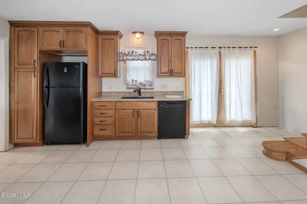 $530,000 | 113 Bluebird Lane, Gloversville, NY 12078