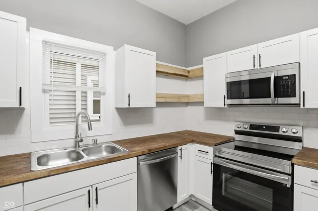 $1,595 | 1035 Albany Street, Indianapolis, IN 46203