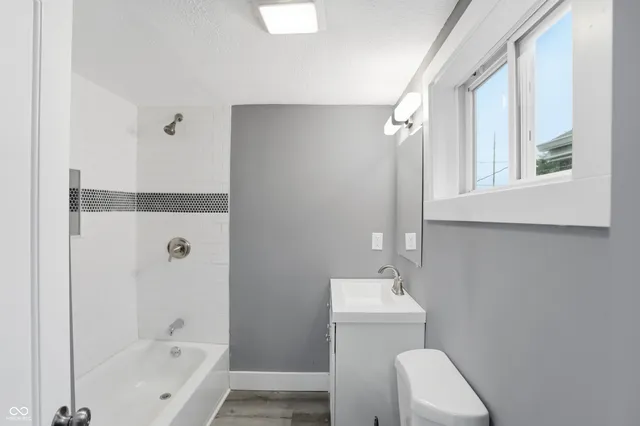 $1,595 | 1035 Albany Street, Indianapolis, IN 46203