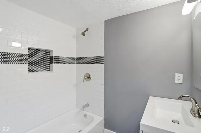 $1,595 | 1035 Albany Street, Indianapolis, IN 46203