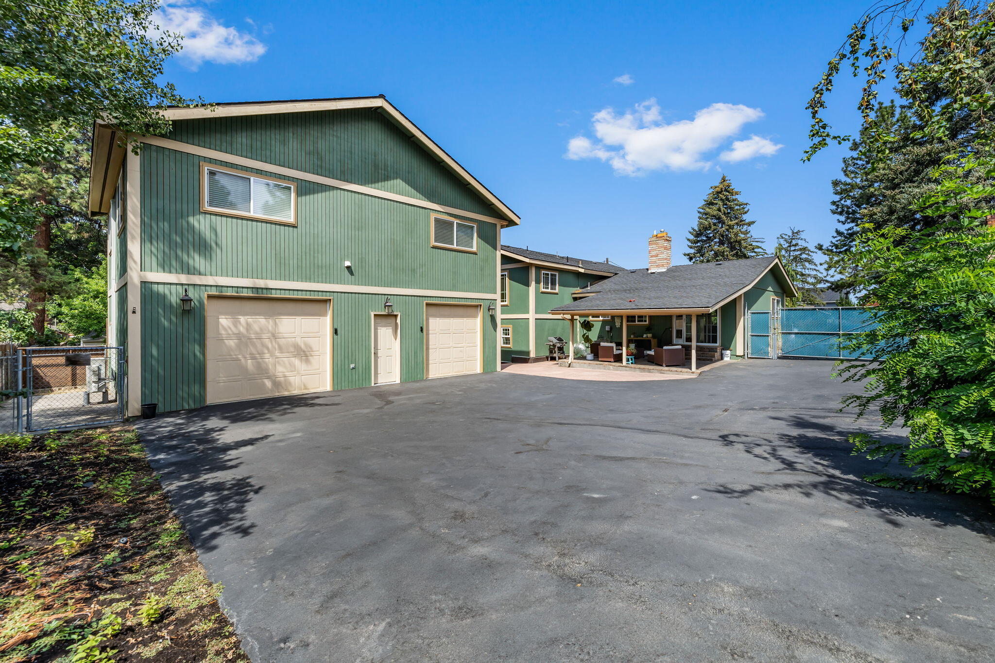 647 Northeast Innes Lane Bend, OR 97701 - Photo 5 of 51 2024_08_13_647_innes_lane-32