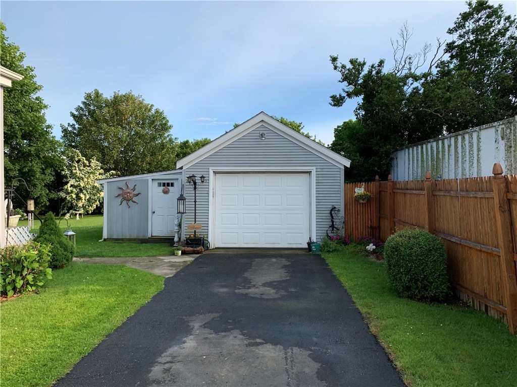 21 Oakwood Road Middletown, RI 02842 - Photo 16 of 20 Gallery Image 16