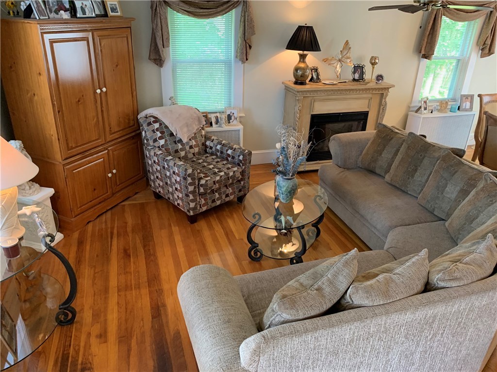 21 Oakwood Road Middletown, RI 02842 - Photo 5 of 20 Gallery Image 5