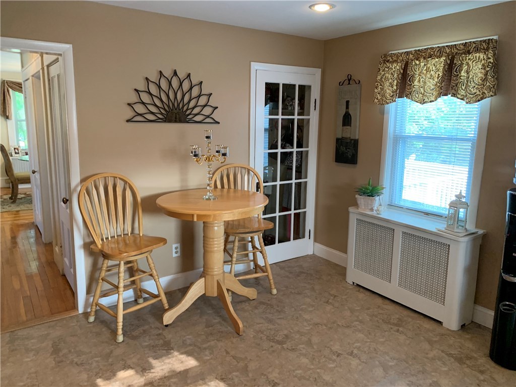 21 Oakwood Road Middletown, RI 02842 - Photo 10 of 20 Gallery Image 10