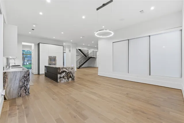 a view of livingroom with furniture