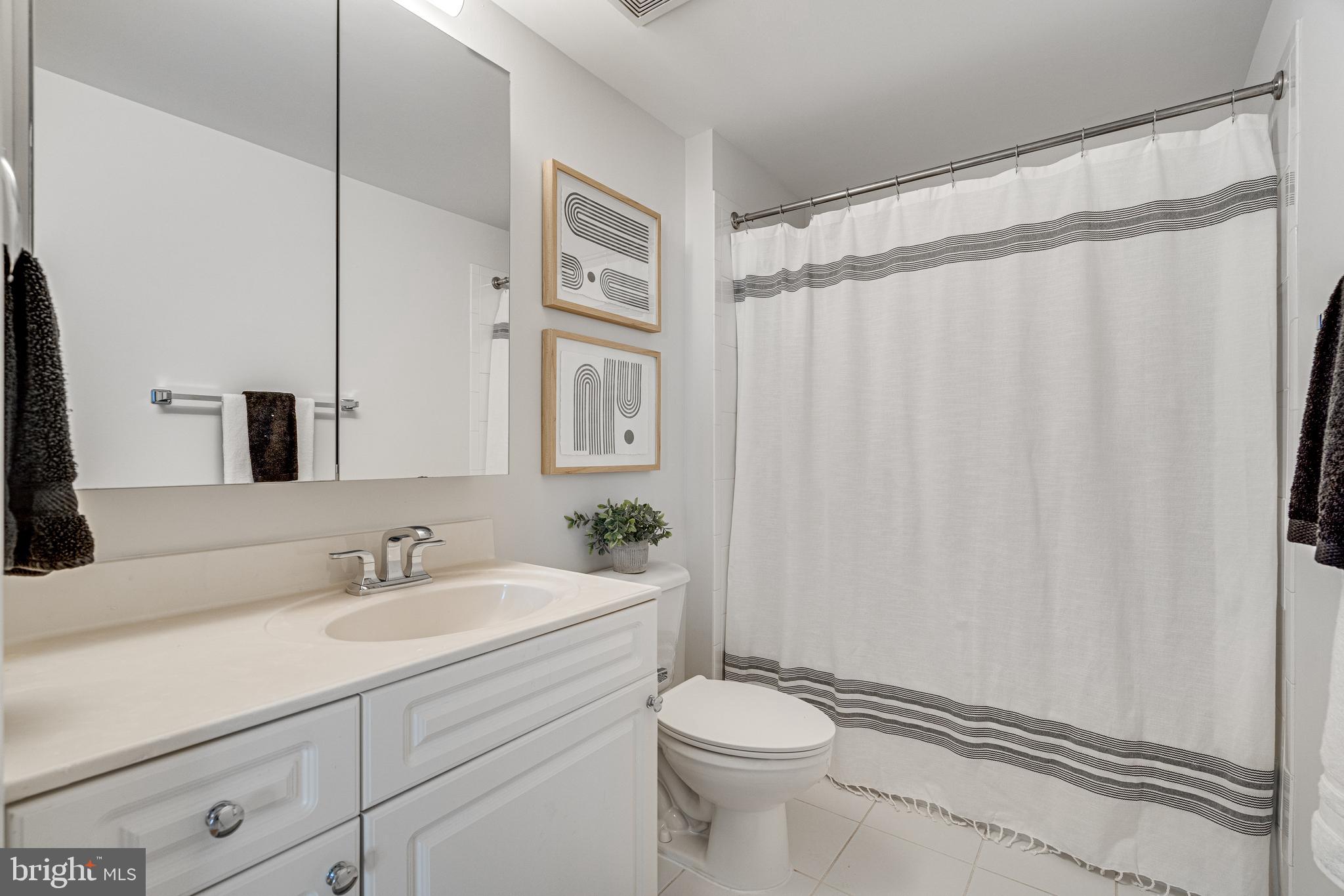 2726 Gallows Road, Unit 609 Vienna, VA 22180 - Photo 16 of 37 Light and bright bathroom