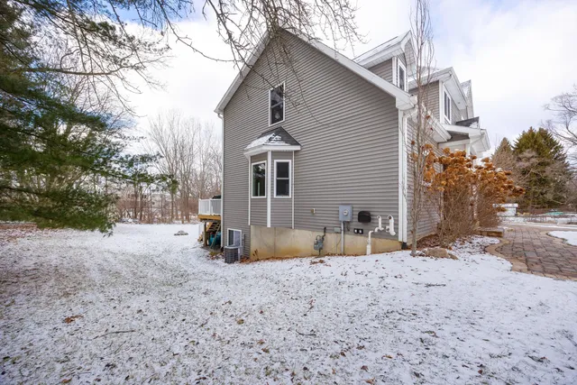 $619,000 | 418 1/2 Wilkinson Street, Chelsea, MI 48118