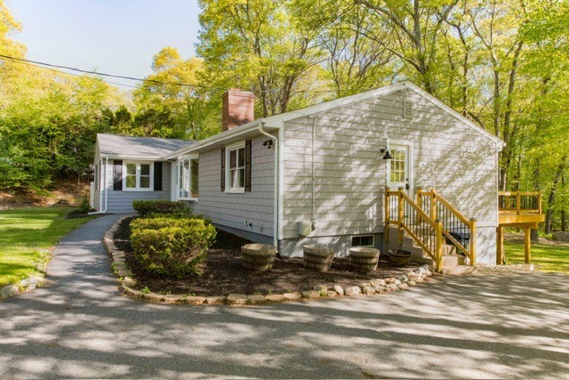 39 Mann School Road Smithfield, RI 02917 - Photo 2 of 18