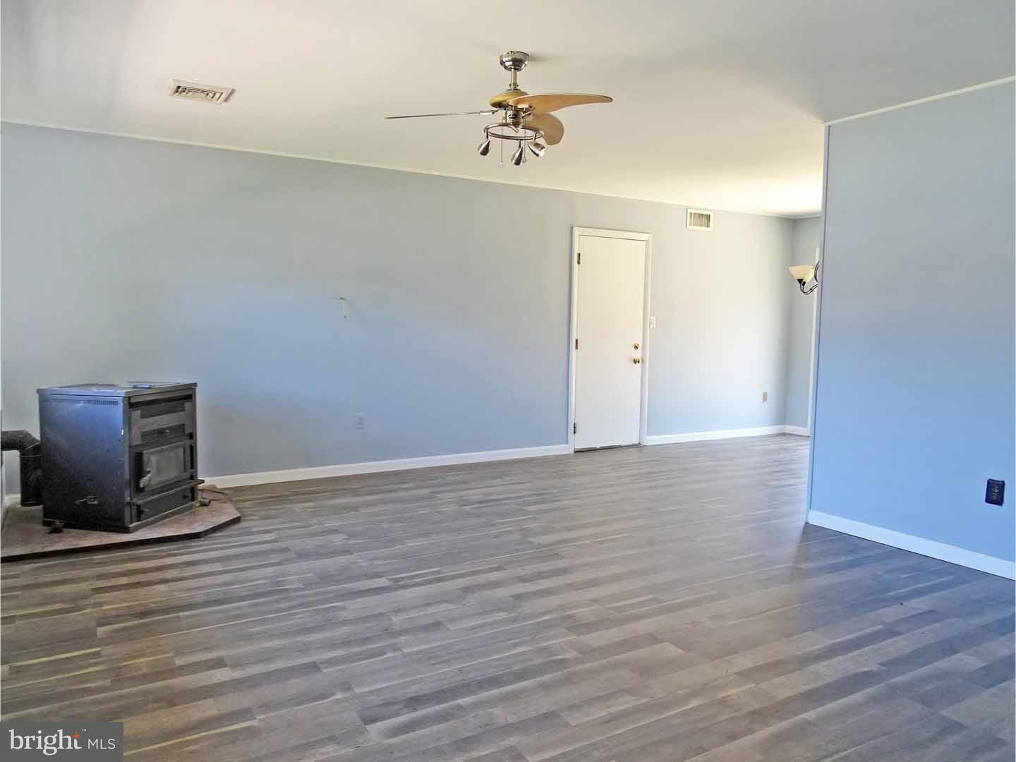 14 Jadewood Road Levittown, PA 19056 - Photo 3 of 24 Gallery Image 3