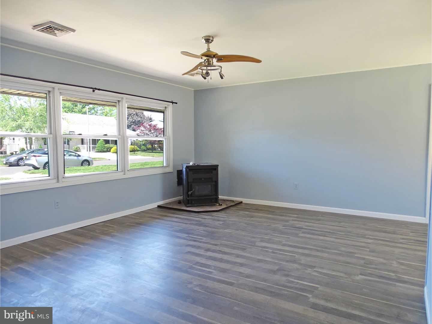 14 Jadewood Road Levittown, PA 19056 - Photo 4 of 24 Gallery Image 4