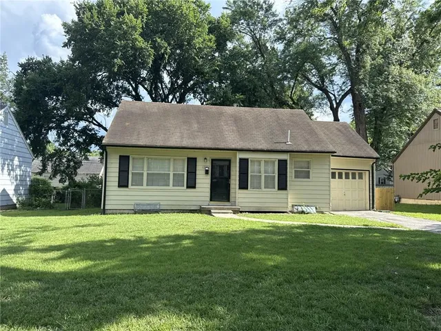 $215,000 | 5211 West 50th Terrace, Roeland Park, KS 66205